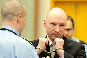 Phạm nhân không muốn biệt giam đã thắng kiện