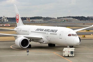 Máy bay Boeing 787 đang bay, động cơ ngưng chạy​