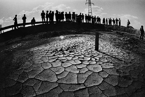 Buộc ngưng hoạt động vì thải chất độc ra biển