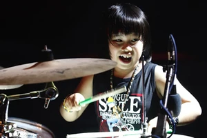 Xuất hiện thần đồng chơi trống 