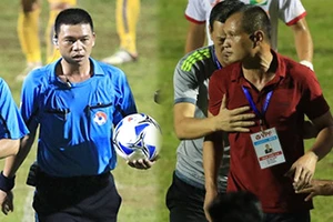 Trọng tài ‘giết’ đội bóng!
