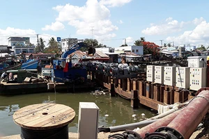 Tăng máy bơm đẩy nước mặn ra biển