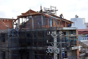 Nộp phạt cho công trình sai phép: Đủ cách hiểu!