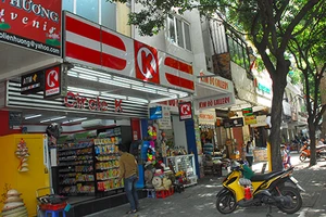 Đồng bộ biển hiệu: TP.HCM làm từ lâu!