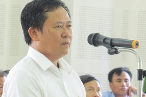 Cơ quan điều tra bán gỗ vật chứng là trái luật