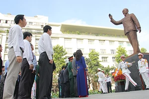 Lãnh đạo TP.HCM tri ân công lao của Hồ Chủ tịch