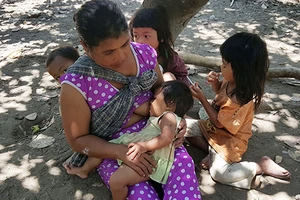 Cấp đất xây nhà cho gia đình ‘người rừng’