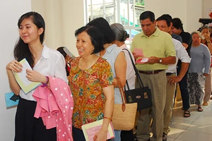 Cử tri cả nước nô nức đi bầu cử