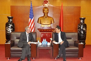 Chuyện ‘làm bạn’ với Mỹ