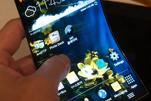 Điện thoại màn hình dẻo sắp xuất xưởng