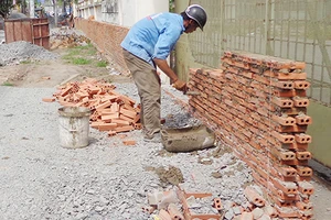 Nâng đường quá cao, quận lo, dân rầu