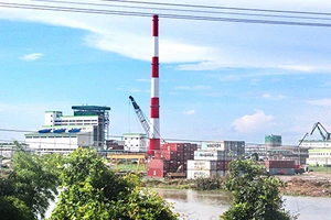Lo nhà máy giấy tỉ đô ‘bức tử’ sông Hậu