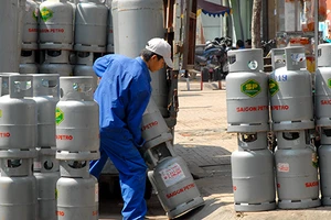 Bỏ ra cả chục tỉ đồng mua bình gas... không biết để làm gì?