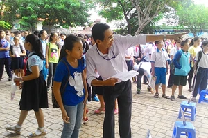 Căng mình cho con ‘đua’ vào trường điểm 