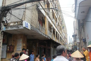 Di dời khẩn cấp các hộ còn cư ngụ tại chung cư Cô Giang