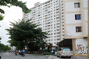 Sống sợ hãi trong chung cư cũ