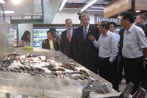 Đại gia Thái đẩy mạnh bán gà rán trên xe đẩy tại Việt Nam 