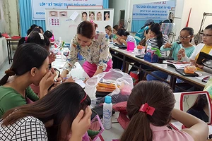 ‘Hoa hồng’ giúp chị em tránh xa tệ nạn