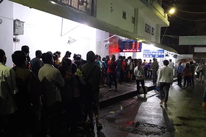 Ngày đầu tiên ở bệnh viện khám bệnh lúc gà gáy