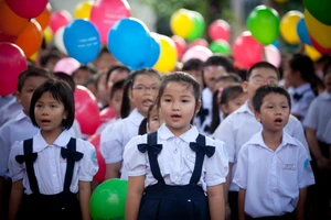 Nghịch lý ‘chạy’ trường