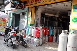 Đau lòng vì phải dối trá để được kinh doanh 