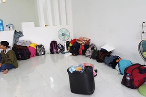 Nước mắt của thí sinh dưới mái nhà người dưng