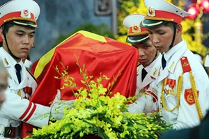 Tiễn đưa phi đội trưởng CASA 212 ở TP.HCM