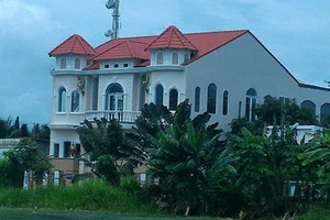 Cần Thơ sẽ dỡ 100 phòng trọ của Việt kiều xây lấn rạch