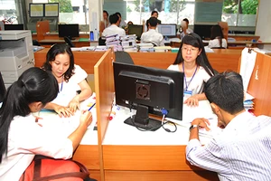 Có làm thủ tục mới thấy vật vã