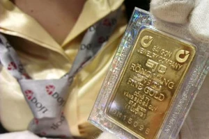 Giá vàng biến động tăng, nhà đầu tư nên đứng ngoài cuộc