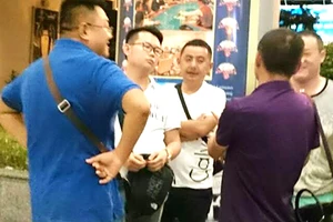 Loạn du lịch ‘chui’ vì quản lý, ứng phó chậm