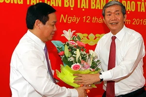 Trao quyết định phân công trưởng Ban Chỉ đạo Tây Nam Bộ