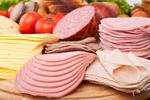 Bật lon bia trúng xe gì?!