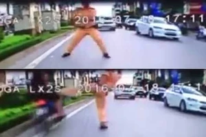 ‘Công an chặn người chạy xe ngược chiều là đúng’