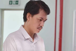 Đòi chung chi 5.000 USD lãnh 18 tháng tù