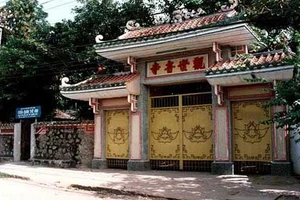 Ngôi chùa mang tên… Tây