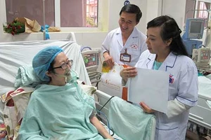 Thiếu úy công an từ chối chữa bệnh ung thư để cứu con đã qua đời