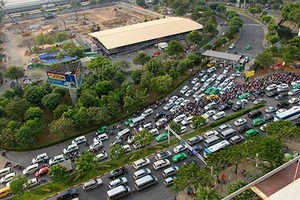 Sân bay Tân Sơn Nhất ‘ngợp’ với cao ốc