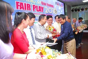 Tôn vinh bóng đá đẹp, nhổ tận gốc lối chơi xấu