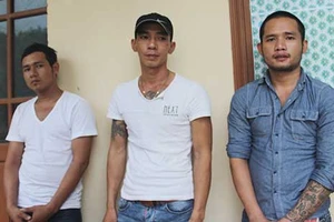 Ba người ‘xin’ ở lại trụ sở công an(?)