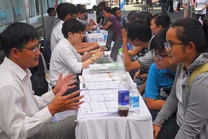 Thí sinh phấp phỏng đăng ký xét tuyển đợt 1