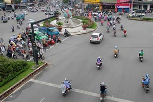 "Đòi bỏ đèn vàng là chưa hiểu rõ luật giao thông"