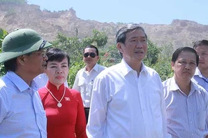 Cử tri than trời, ông Đinh Thế Huynh thị sát ngay