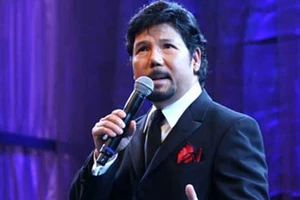 Ca sĩ Vũ Khanh về nước chấm bolero