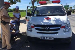 Dẹp loạn xe ưu tiên trên quốc lộ 1