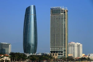 Đưa chim yến vô… trung tâm hành chính