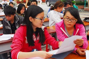 Hôm nay, nín thở chờ điểm chuẩn xét tuyển