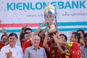 CLB TP.HCM lên hạng: Lên hạng khó, giữ hạng càng khó hơn