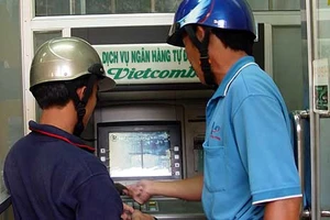 Bỗng dưng mất nửa tỉ đồng: Đừng vội đổ lỗi cho khách hàng