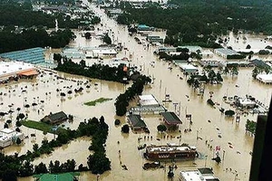 Gia đình thống đốc bang Louisiana cũng chạy lụt